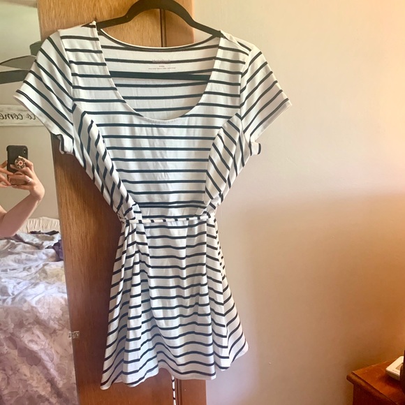 Striped peplum style motherhood maternity top - Picture 3 of 7